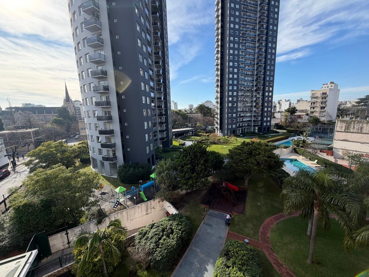3 Ambientes. Torre en Boedo. Amenities. Seguridad. Cochera opcional no incluida en el precio.