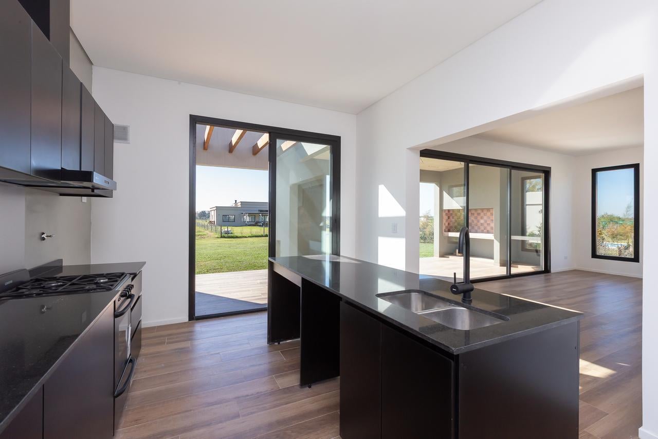 Venta casa a estrenar- 4 ambientes- Barrio Tres Pinos Villa de campo, Gral Rodriguez