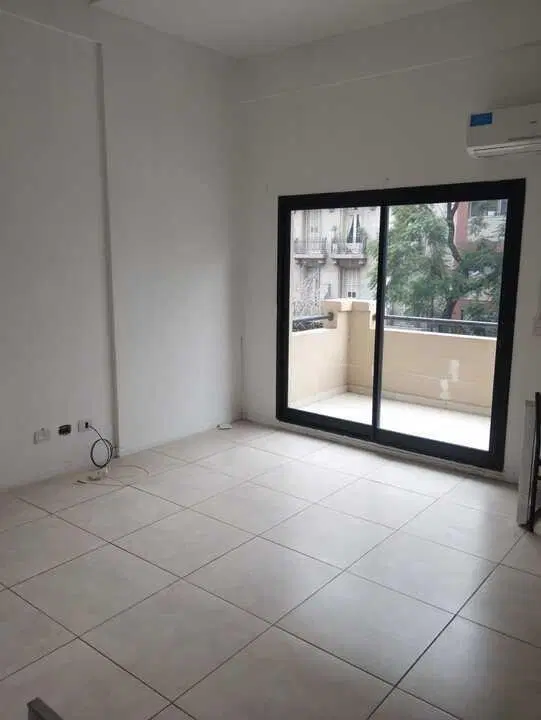 Departamento en Avenida Belgrano 1300 4