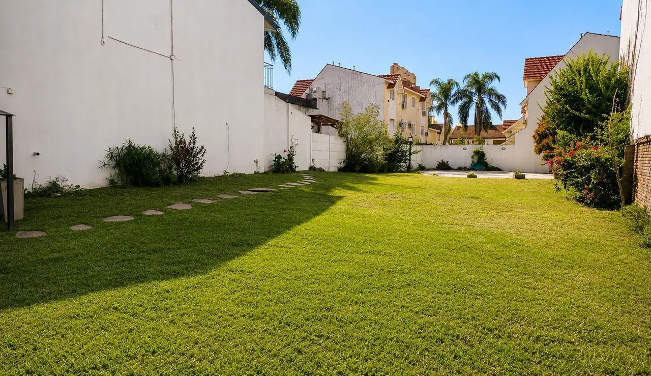Venta Lote con Pileta en Olivos Vicente Lopez 2