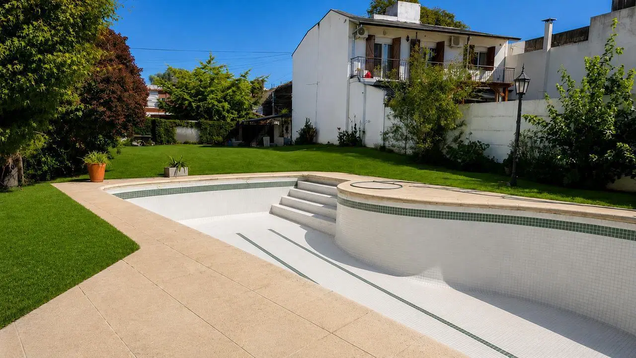 Venta Lote con Pileta en Olivos Vicente Lopez 3