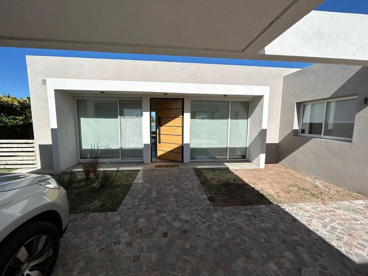 Alquiler Casa 4 Ambientes con Vista al Lago en San Sebastian 3