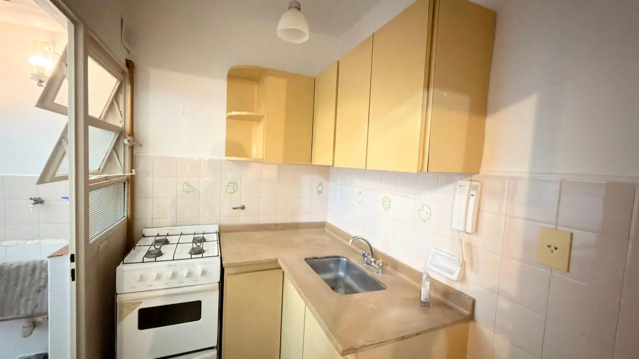 Venta Monoambiente con Patio Olivos 2