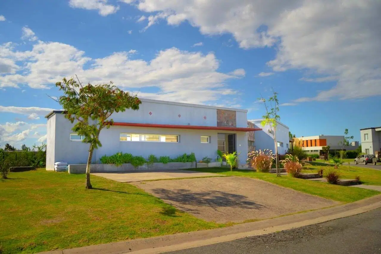 Venta Casa 5 ambientes, San Sebastián, área 5 2