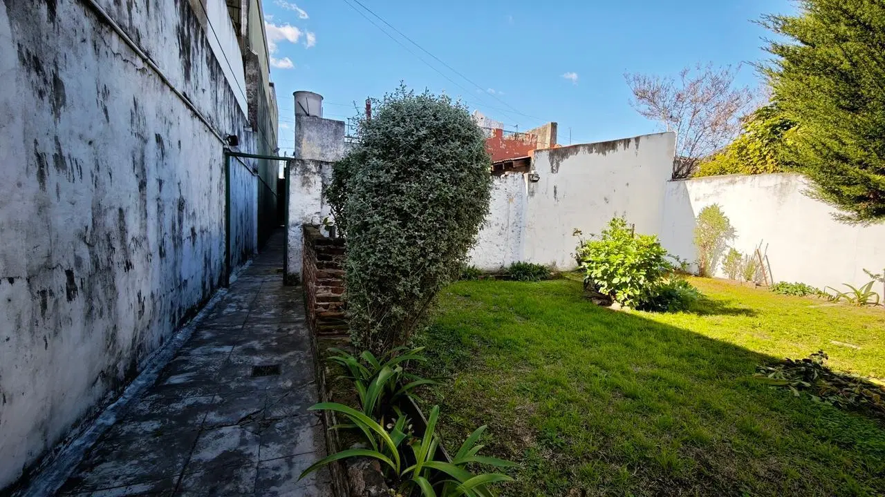 PH en Venta 3 Ambientes Lomas del Mirador con Jardín y Parrilla 8