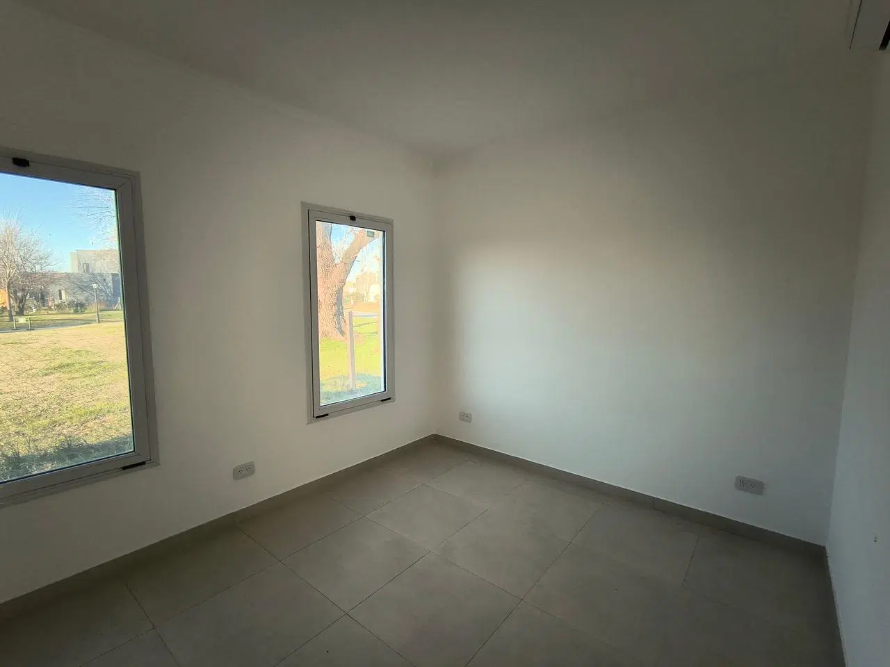 Alquiler Casa 4 ambientes, San Sebastián, área 13 5