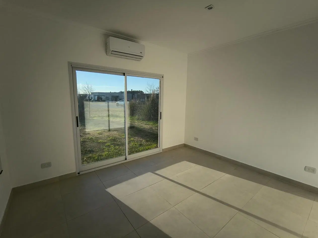 Alquiler Casa 4 ambientes, San Sebastián, área 13 8
