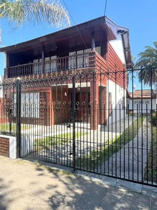 Casa en venta, 4 ambientes en Moreno 5