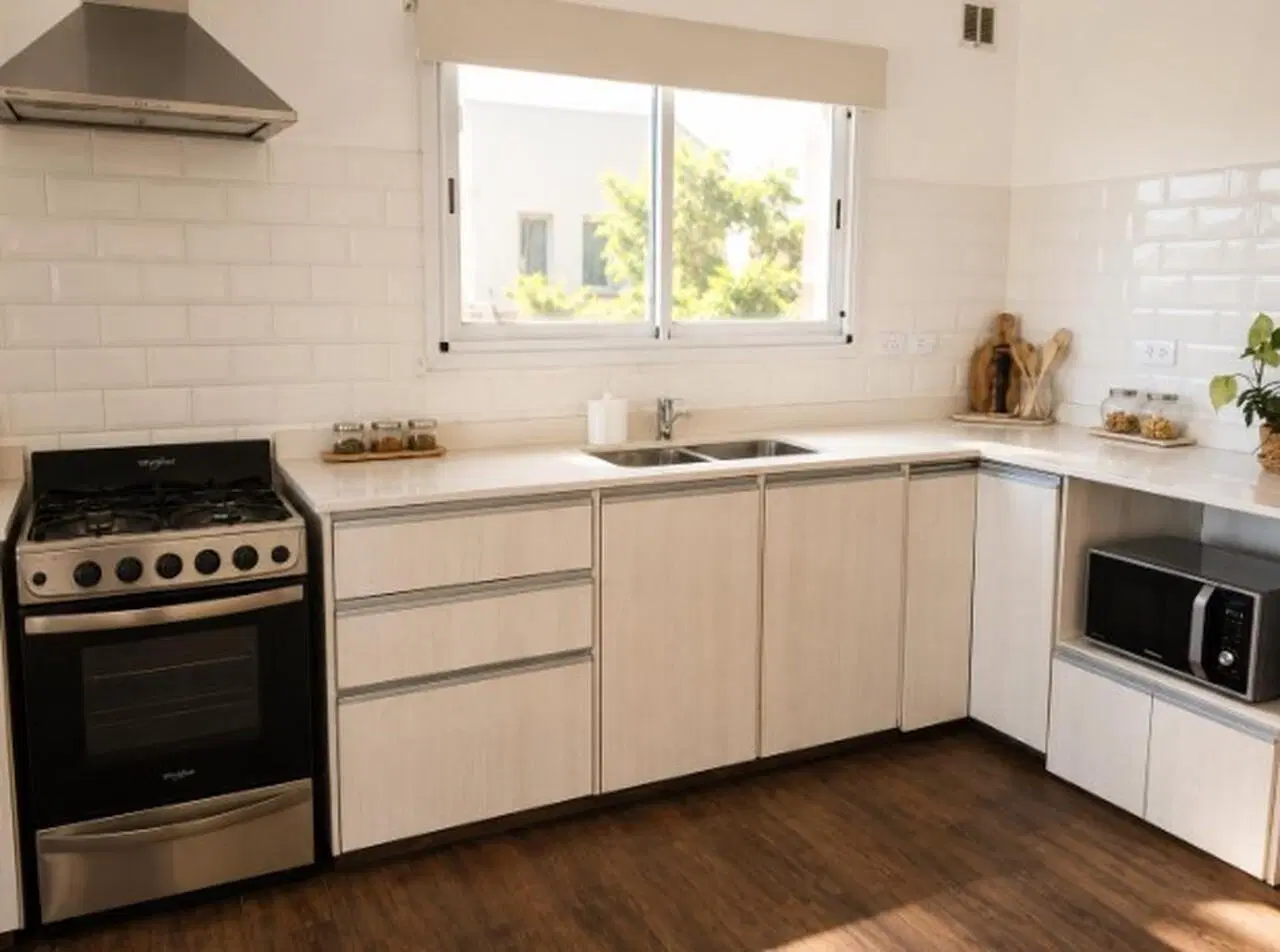 Venta Casa 4 ambientes, San Sebastián, área 12 8