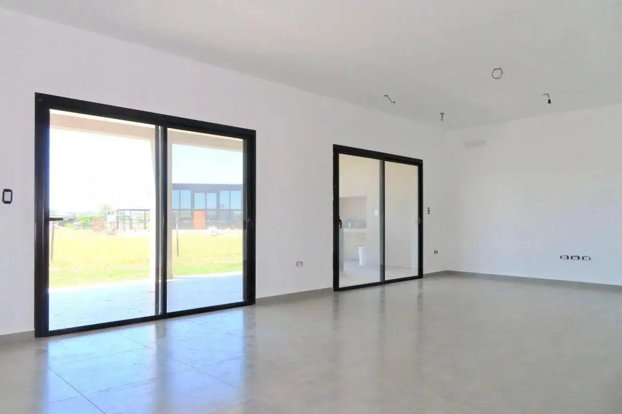 Venta Casa 4 ambientes, San Sebastián, área 1 8