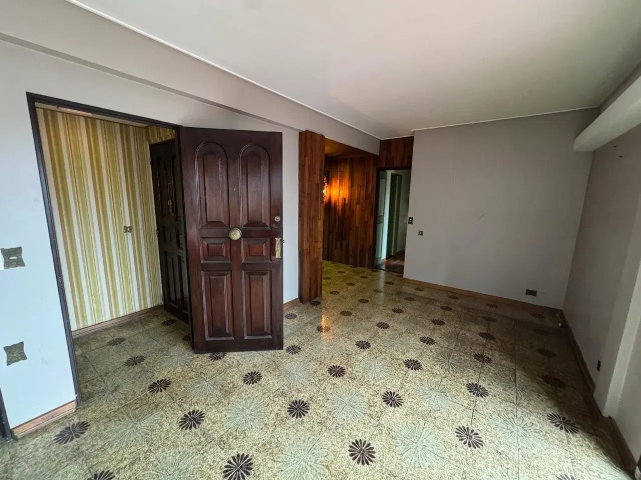Venta Departamento Piso de 3 ambientes con Dependencia Cochera Baulera en Belgrano 2