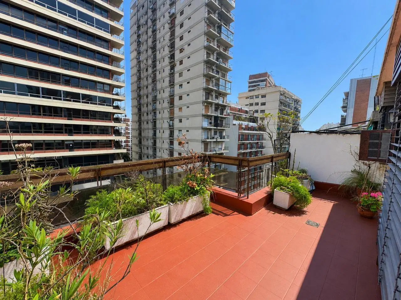 Venta Departamento Piso de 3 ambientes con Dependencia Cochera Baulera en Belgrano 5