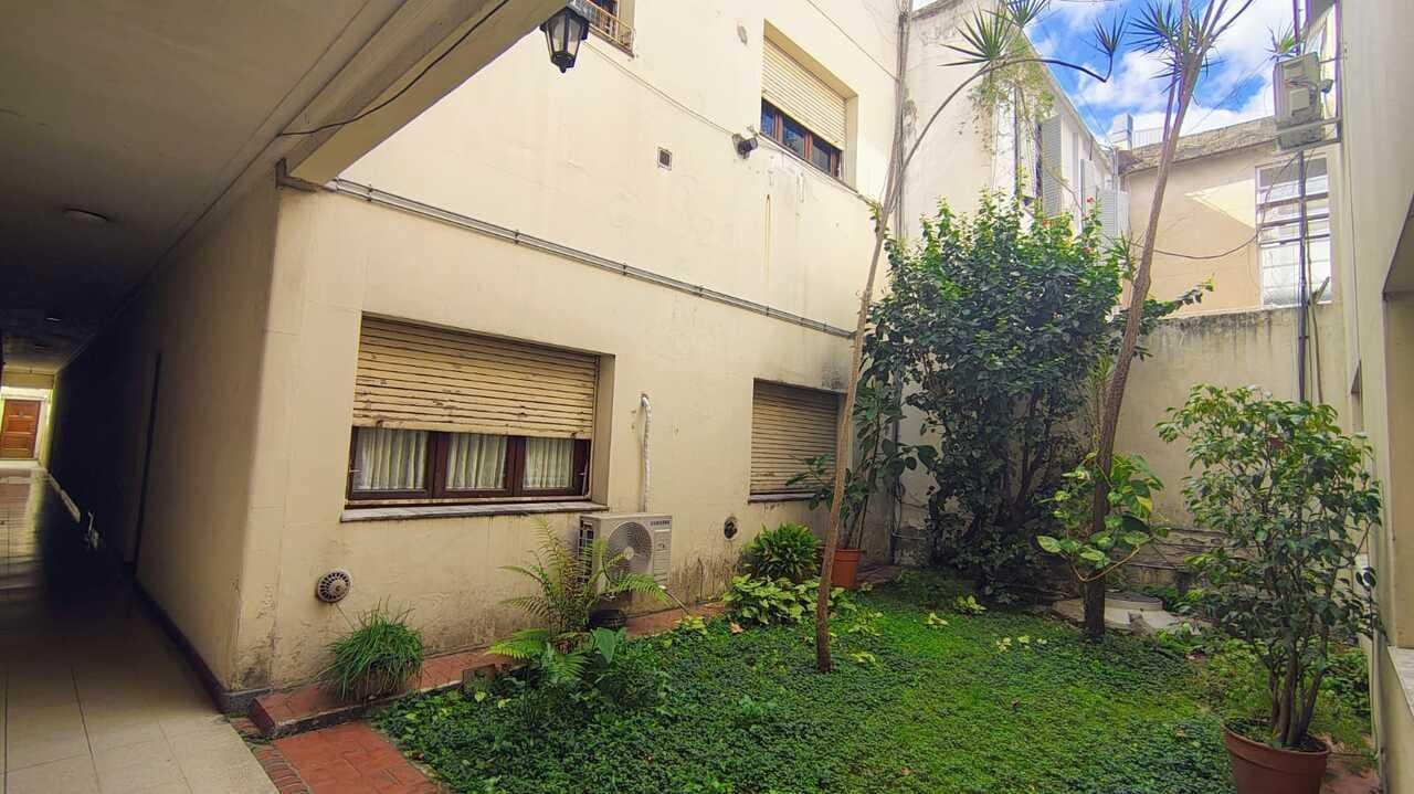 Foto de DEPARTAMENTO 2 AMBIENTES C/ PATIO EN ALMAGRO, imagen 2
