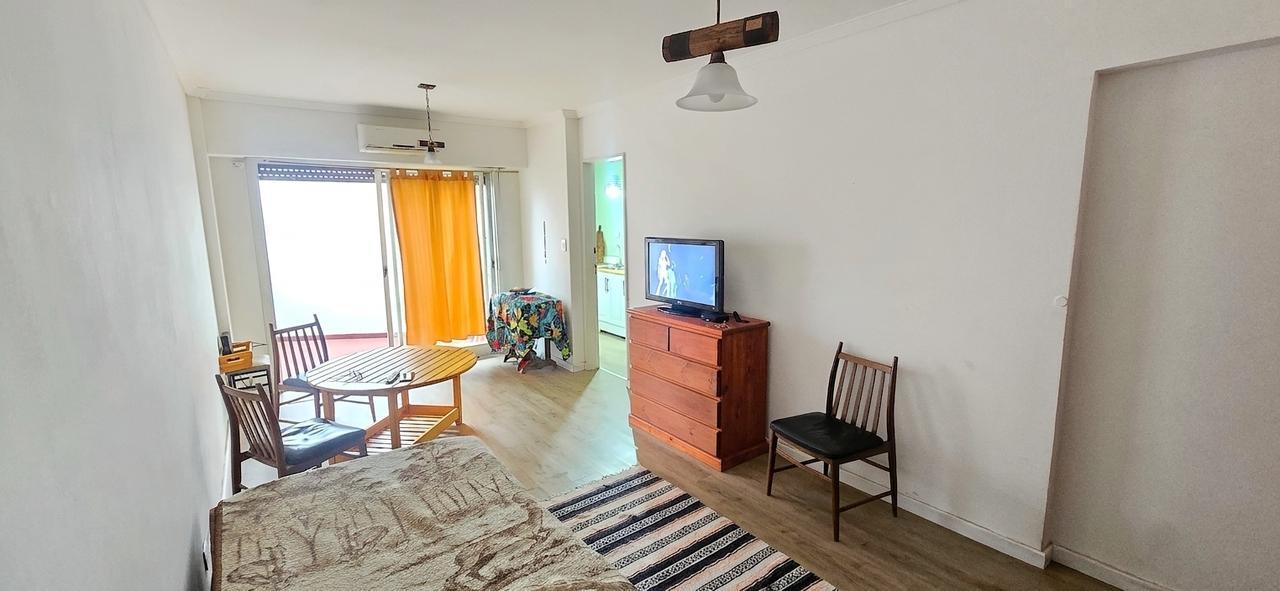 Foto de Venta Departamento Monoambiente Monte Castro, imagen 1