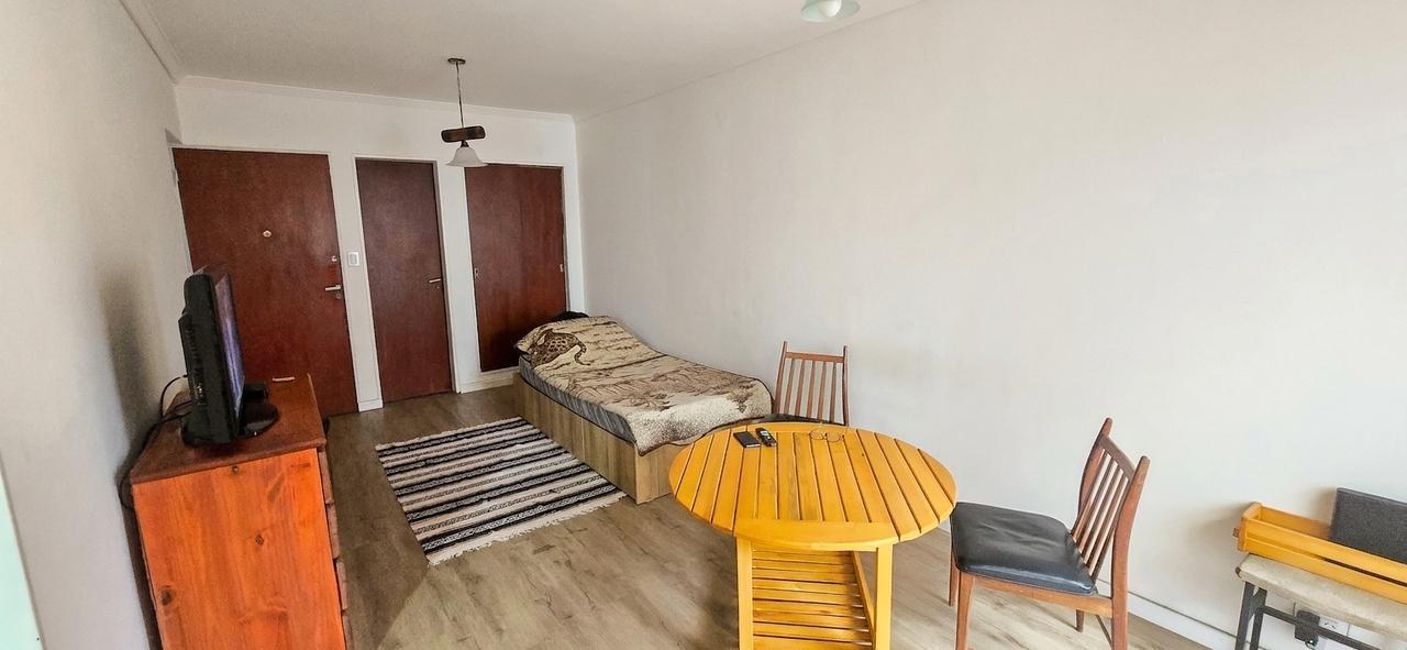 Foto de Venta Departamento Monoambiente Monte Castro, imagen 4