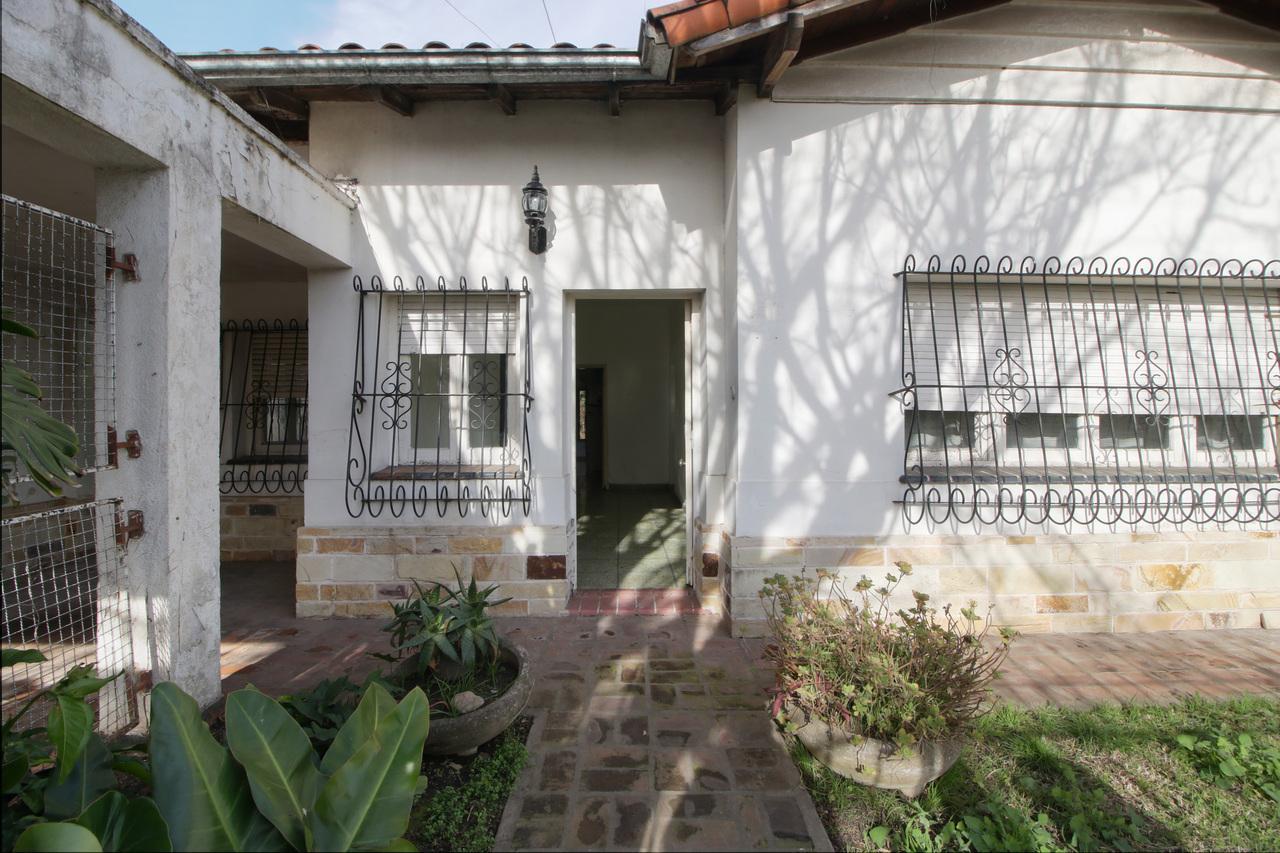 Foto de Venta Casa 3 ambientes c/ cochera- Ituzaingo-ACEPTA PERMUTA- APTO, imagen 1