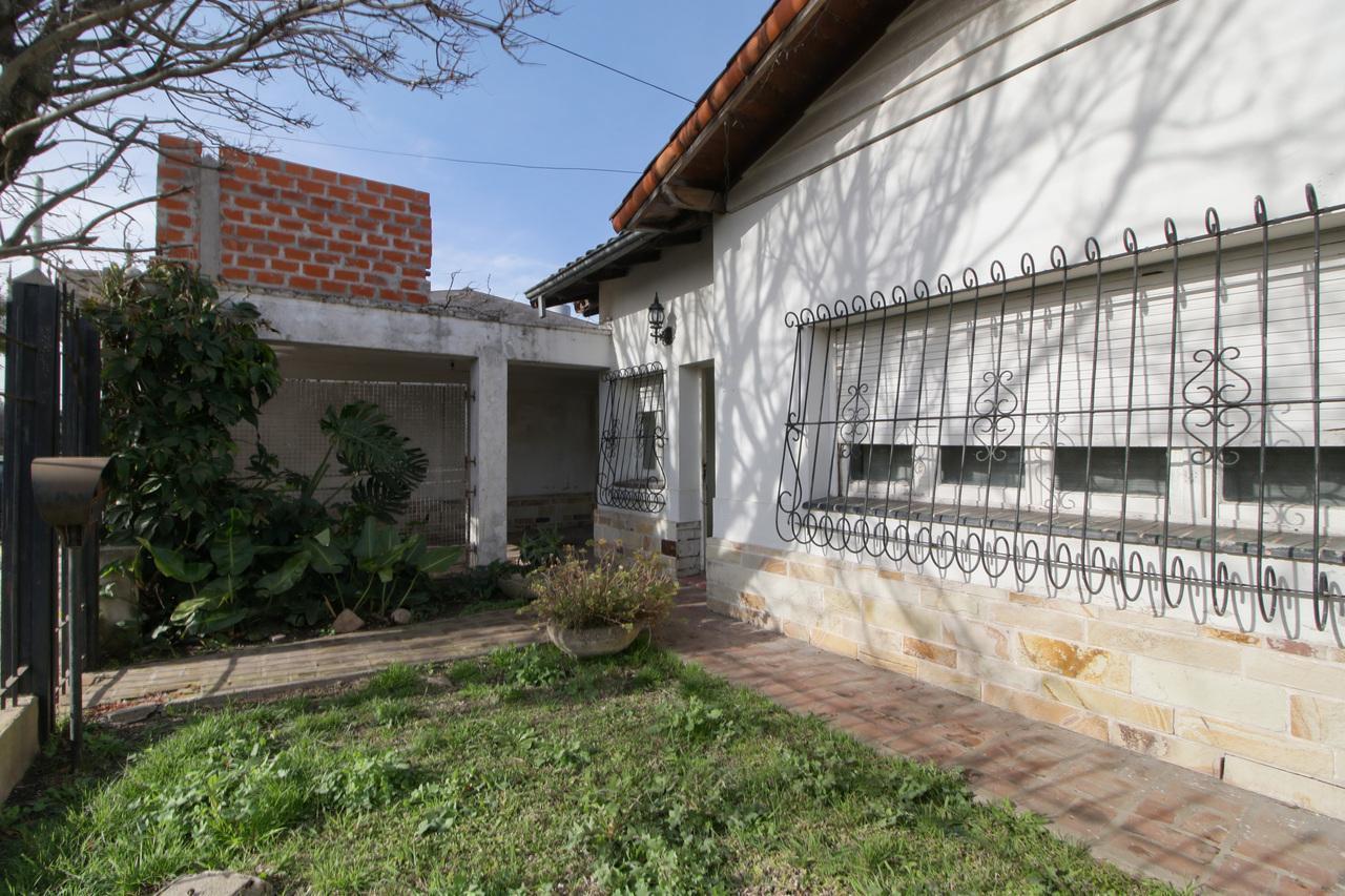 Foto de Venta Casa 3 ambientes c/ cochera- Ituzaingo-ACEPTA PERMUTA- APTO, imagen 4