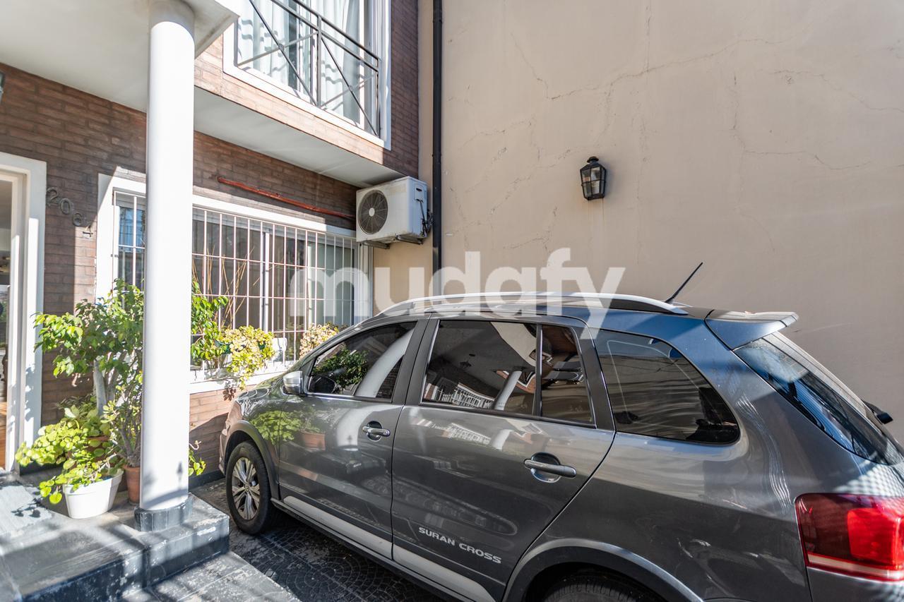 Foto de Venta Casa lote propio - Cinco ambientes y cochera - Flores ARANGUREN, imagen 3