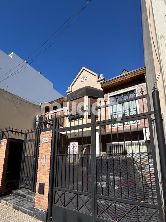 Foto de Venta Casa lote propio - Cinco ambientes y cochera - ARANGUREN 2000, imagen 3