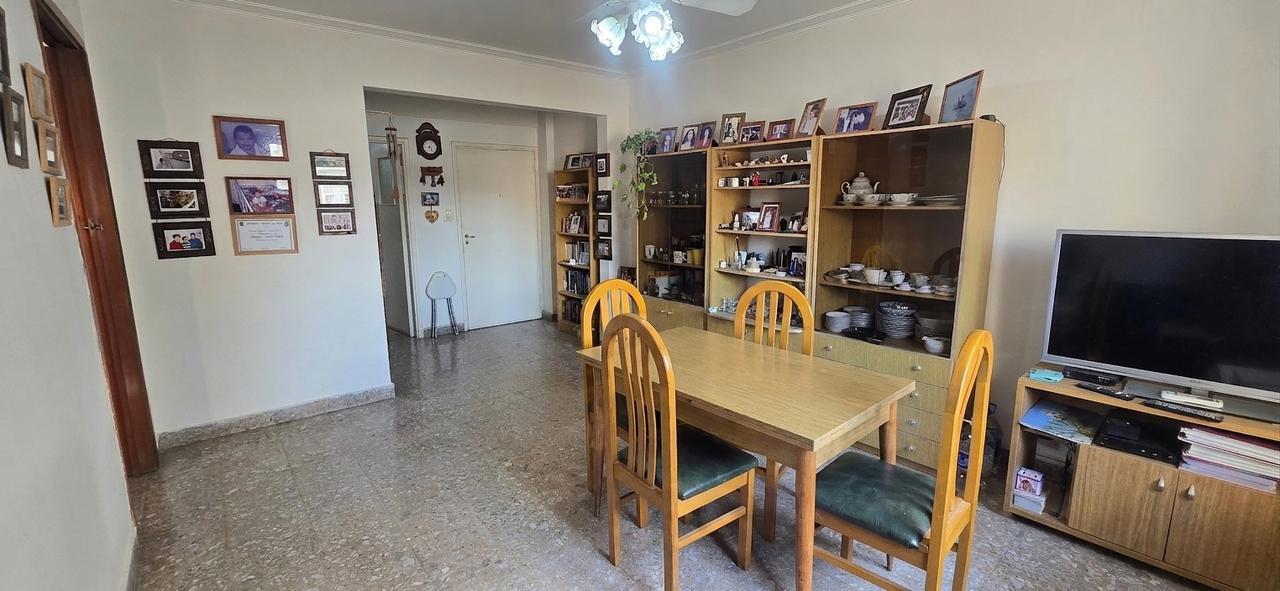 Foto de VENTA DEPARTAMENTO TRES AMBIENTES PARQUE CHACABUCO- CARABOBO 500, imagen 2