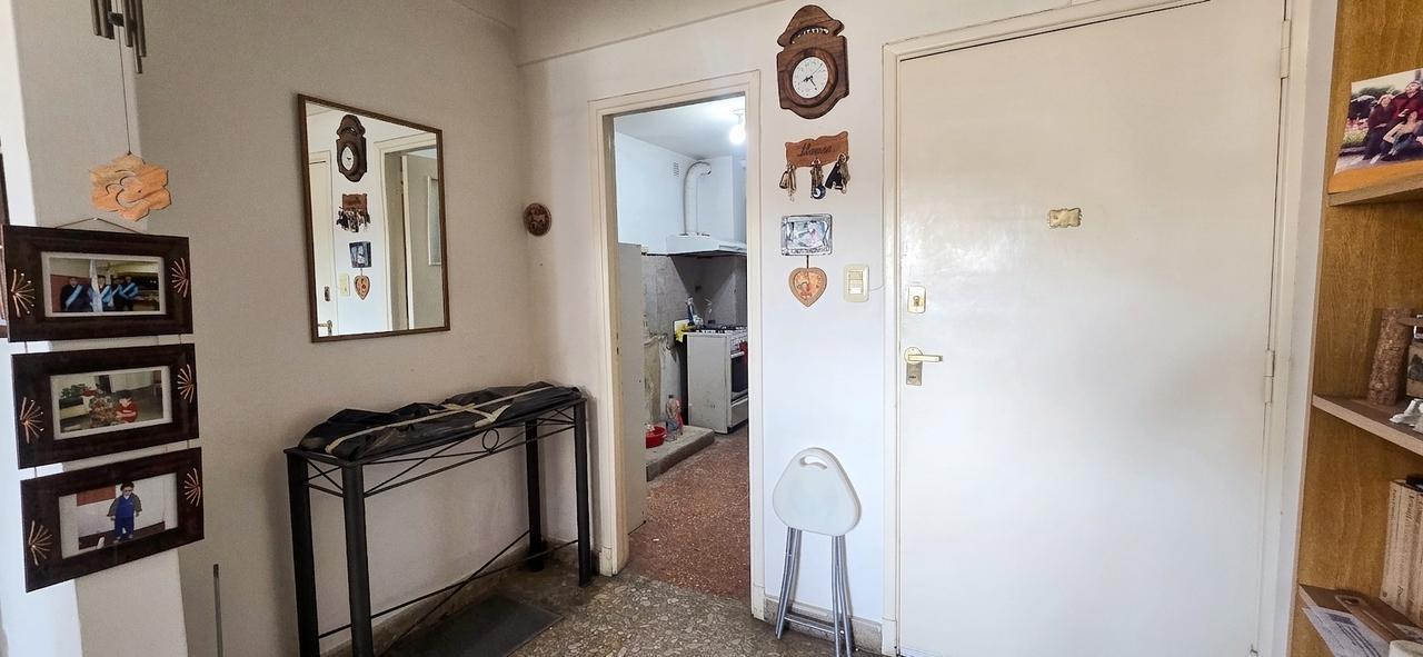 Foto de VENTA DEPARTAMENTO TRES AMBIENTES PARQUE CHACABUCO- CARABOBO 500, imagen 3