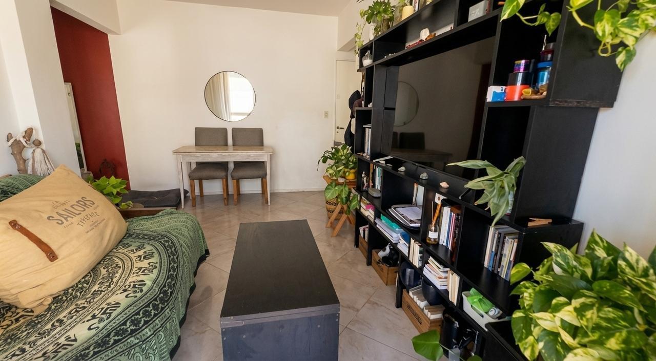Foto de VENTA Departamento dos ambientes. Piso diez, luminoso, balcón, imagen 4