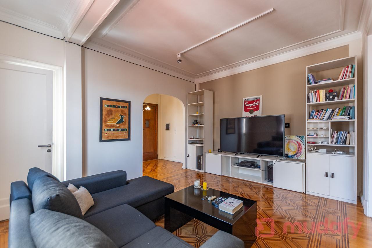 Foto de VENTA Semipiso tres ambientes c/dep y cochera. Estilo Academicista, imagen 2
