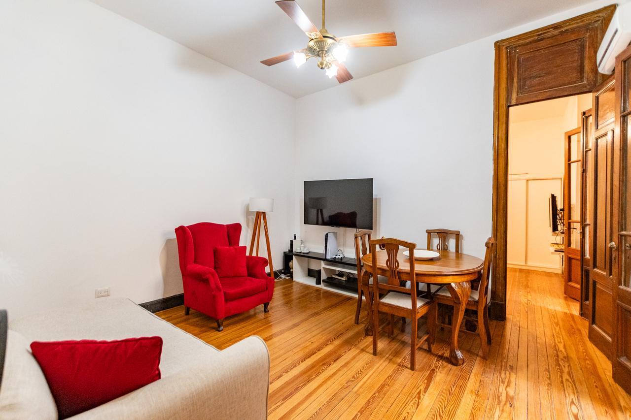 Foto de VENTA Departamento dos ambientes. Primer piso por escalera. Almagro, imagen 2