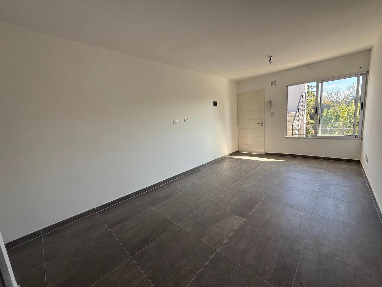 Foto de VENTA DEPARTAMENTO 2 AMBIENTES A ESTRENAR EN CASTELAR NORTE, imagen 2