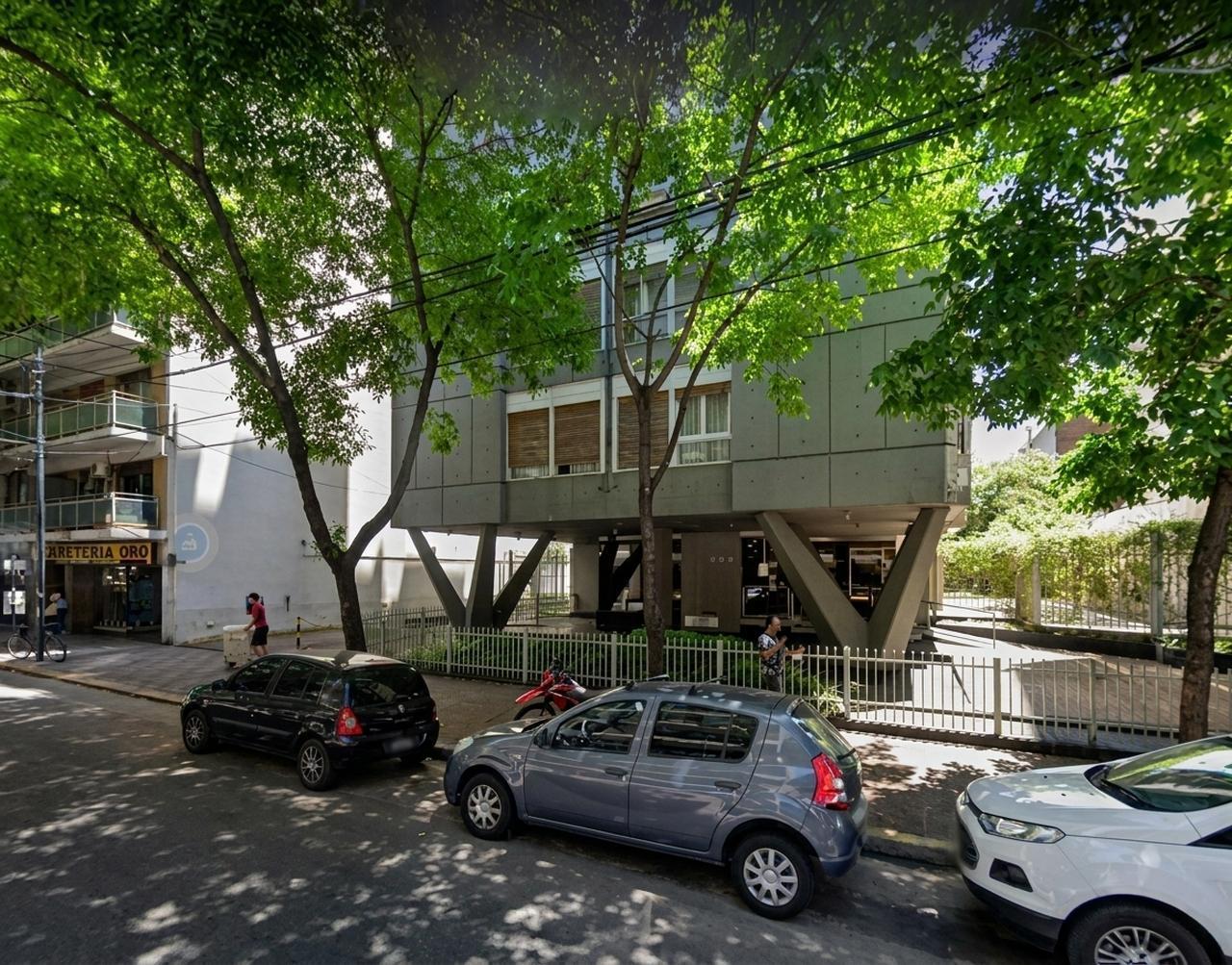 Foto de Venta departamento 2 ambientes luminoso con balcón y seguridad 24 hs en, imagen 1