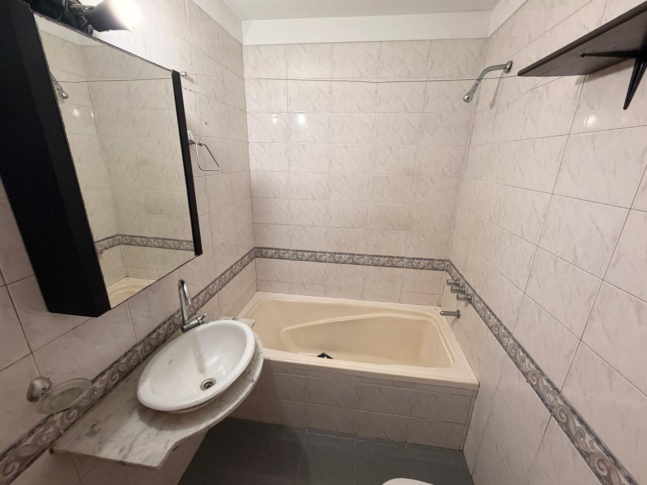 Foto de VENTA DEPARTAMENTO MONOAMBIENTE CON COCHERA Y TERRAZA EN ALMAGRO, imagen 2