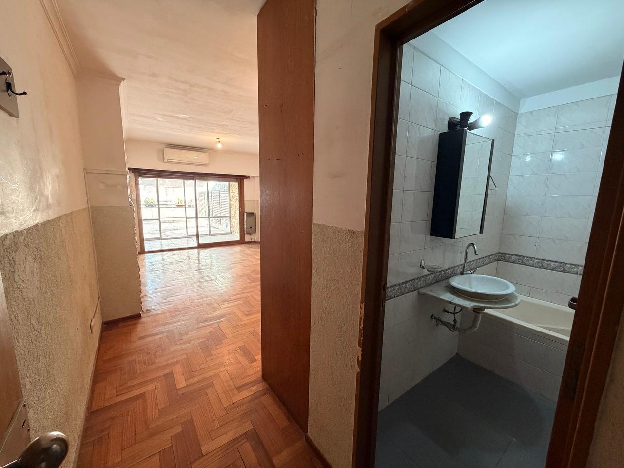 Foto de VENTA DEPARTAMENTO MONOAMBIENTE CON COCHERA Y TERRAZA EN ALMAGRO, imagen 1