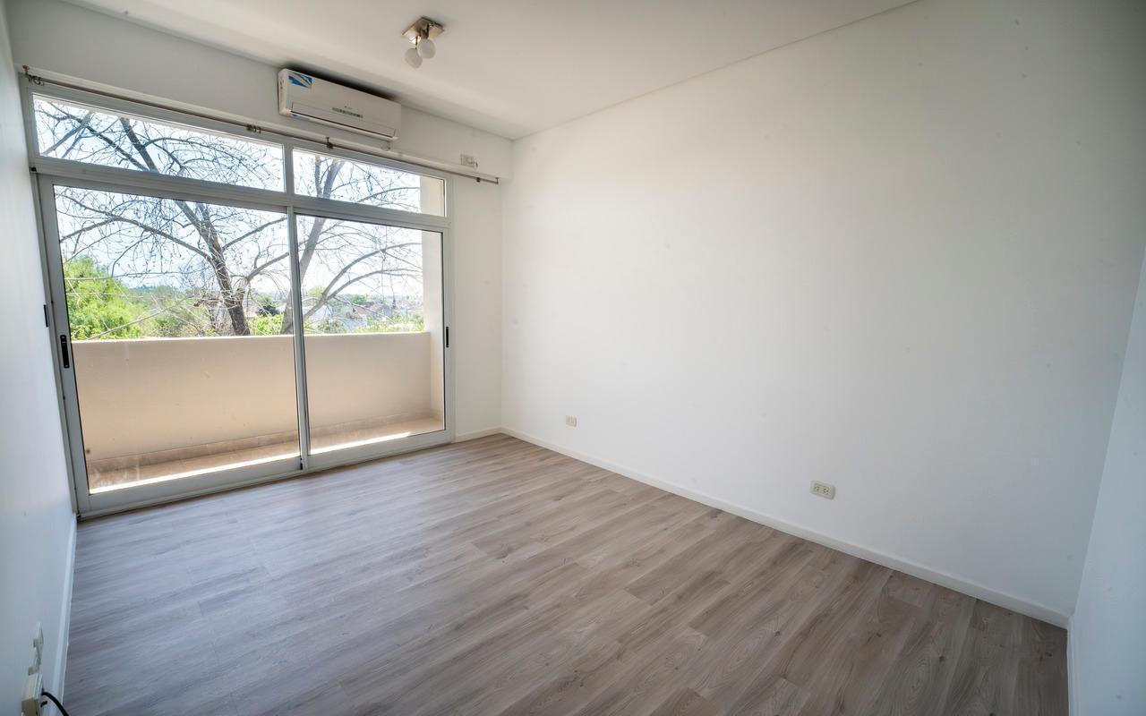 Foto de Venta Departamento 2 ambientes en Complejo La Mora con cochera, pileta, imagen 2