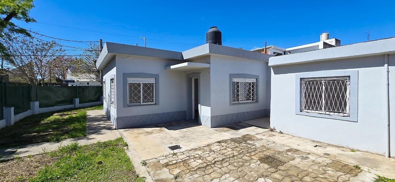 Foto de VENTA PH TRES AMBIENTES Y DEPENDENCIA CON JARDIN COCHERA PATIO Y, imagen 2