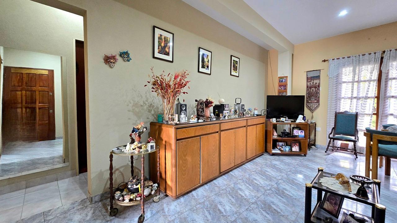 Foto de VENTA CASA 11 AMBIENTES 5 BAÑOS CON GARAJE 2 AUTOS BALCON Y LOCAL EN, imagen 3