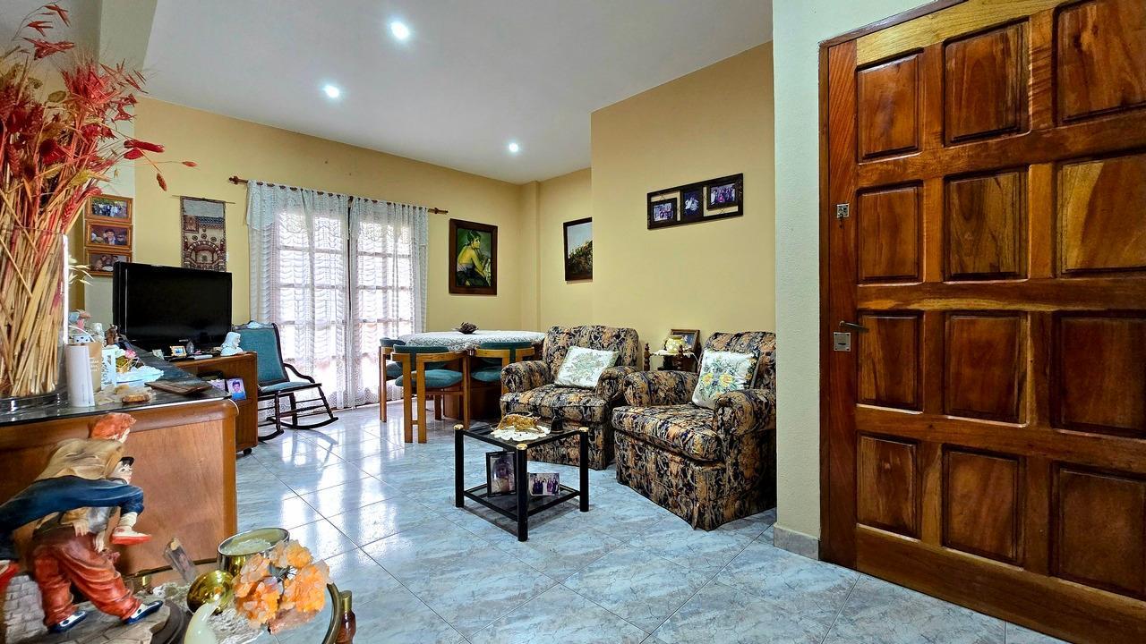 Foto de VENTA CASA 11 AMBIENTES 5 BAÑOS CON GARAJE 2 AUTOS BALCON Y LOCAL EN, imagen 5