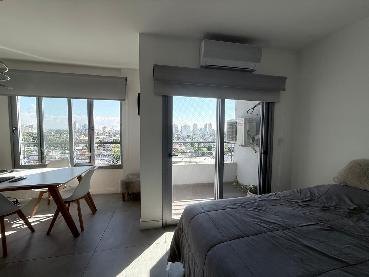 Foto de Amplio monoambiente con balcón y vista abierta en Avellaneda, imagen 2