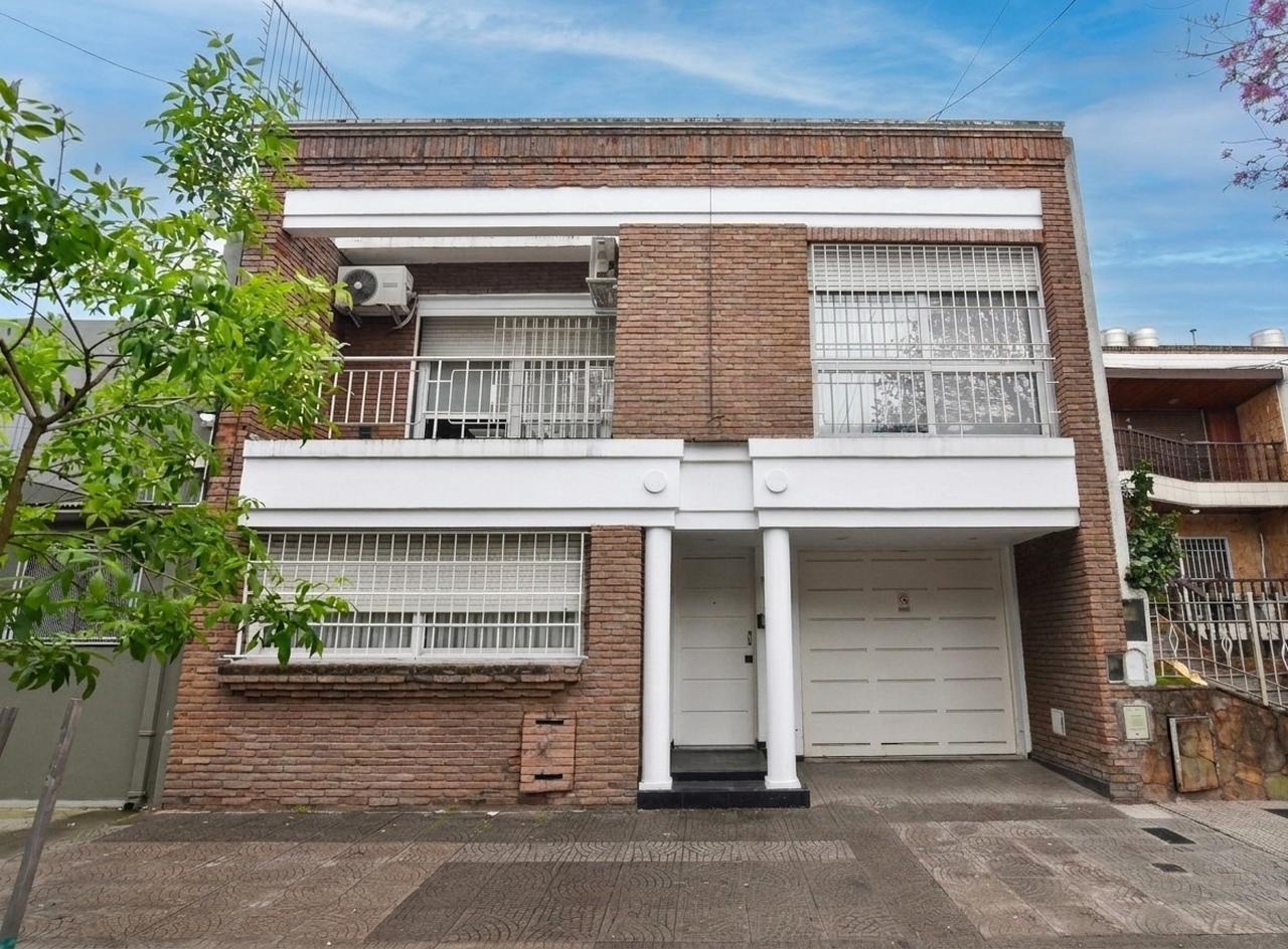 Foto de Casa cuatro ambientes en Devoto. Terraza y cochera, imagen 1