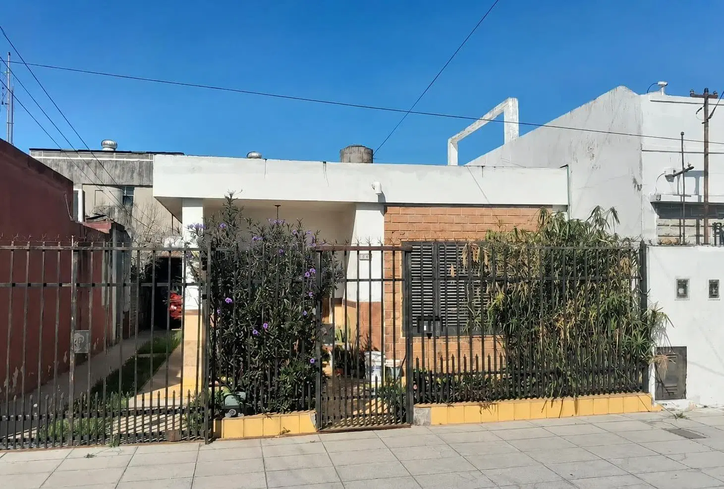 Viví y Generá Renta | Dos Viviendas en San Justo con Gran Potencial 1