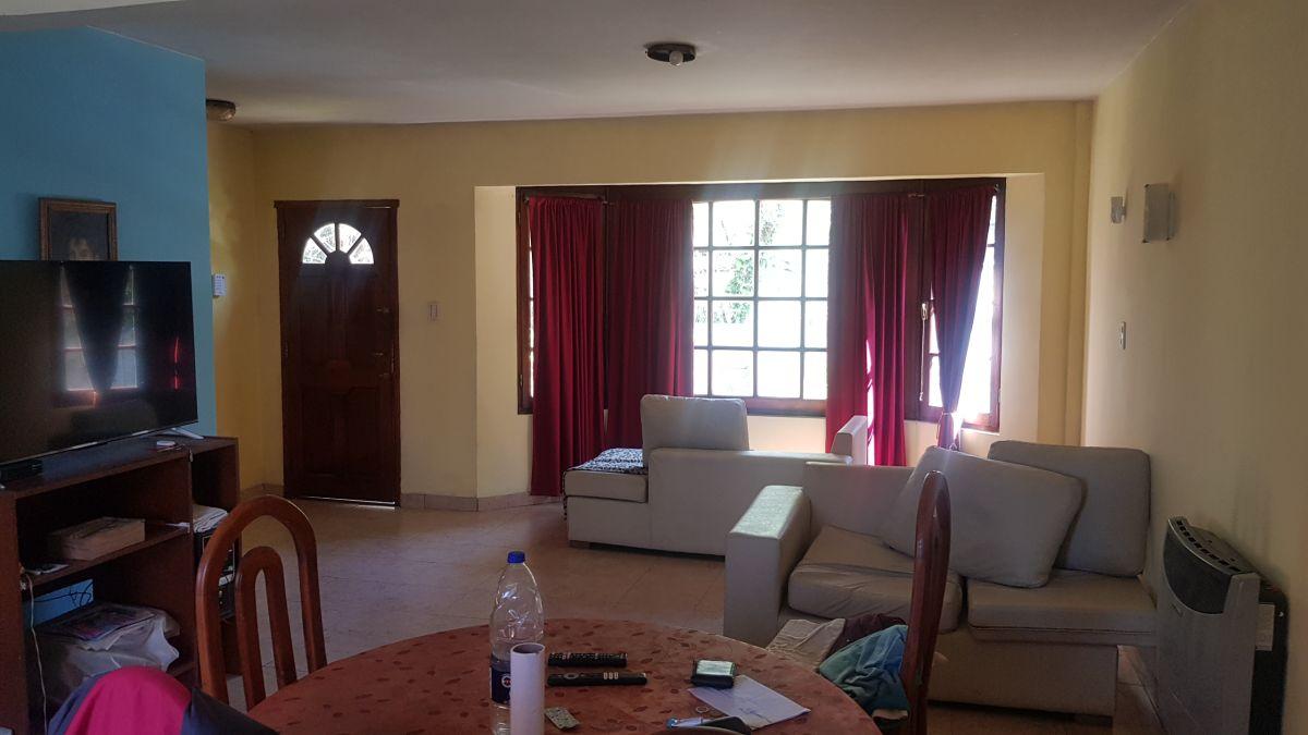 Foto de Amplio Chalet en excelente ubicacion, imagen 2
