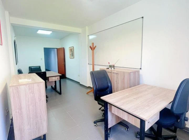OFICINA EN COWORKING – ZONA RESIDENCIAL, TOTALMENTE EQUIPADA Y A EXCELENTE PRE 1