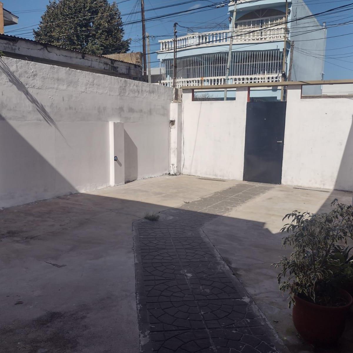 Casa Berazategui, exelente Ubicacion a 5 Cuadras de La Estacion, con Planos. 3