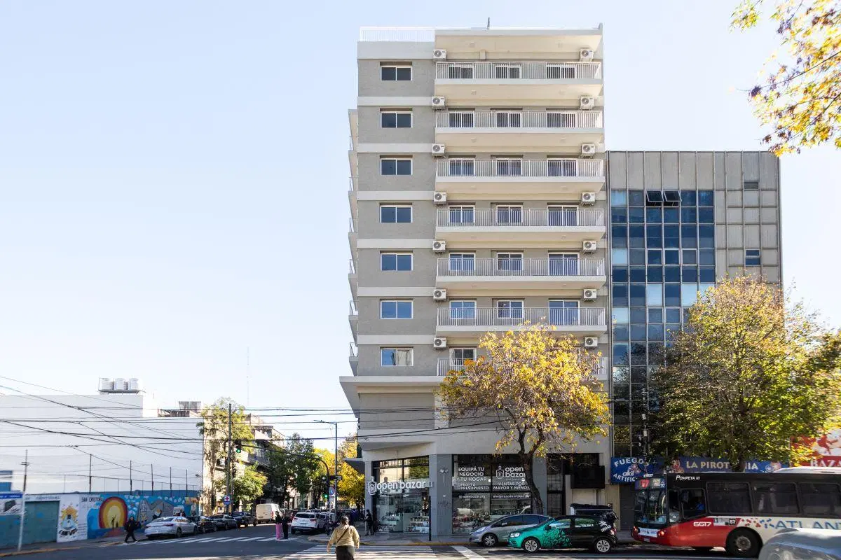 EDIFICIO COMPLETO EN VENTA · 100% RENTADO · Av. Jujuy esq. Cochabamba 5