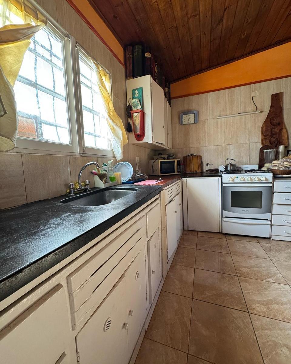 Foto de CASA DE TRES AMBIENTES - BARRIO EL JARDIN DE STALLA MARIS, imagen 2