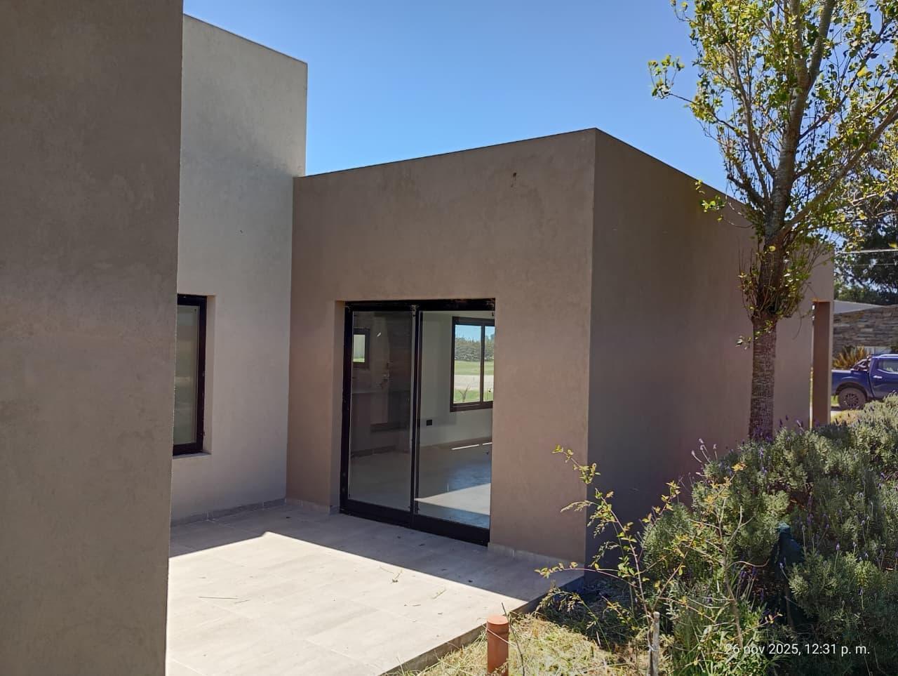 CASA DE 4 AMBIENTES A ESTRENAR - BARRIO COSTA DEL SOL -MAR CHIQUITA