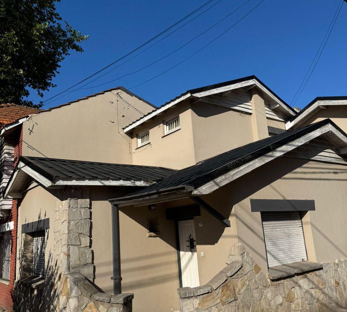 CHALET DE 4 AMBIENTES - BARRIO POMPEYA