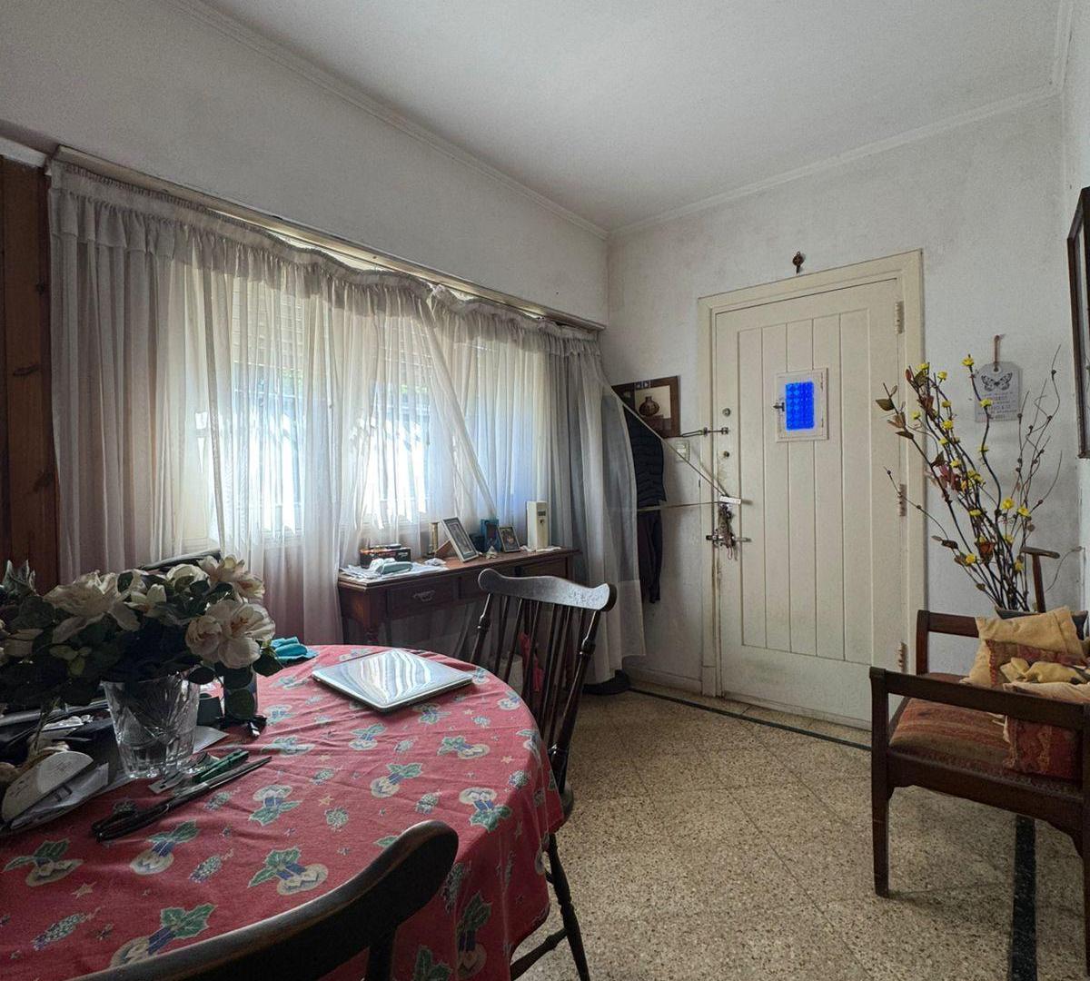 Foto de CHALET DE 4 AMBIENTES - OLAZABAL Y MAIPU - BARRIO POMPEYA, imagen 3