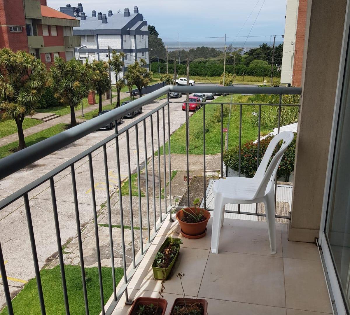 DEPARTAMENTO DE DOS AMBIENTES CON BALCON - FRENTE AL GOLF