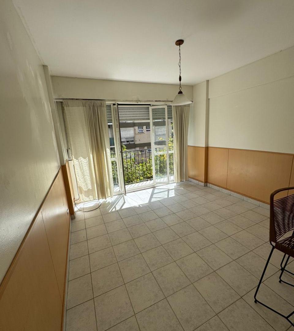 Departamento de un ambiente a la calle - Bolivar 2350