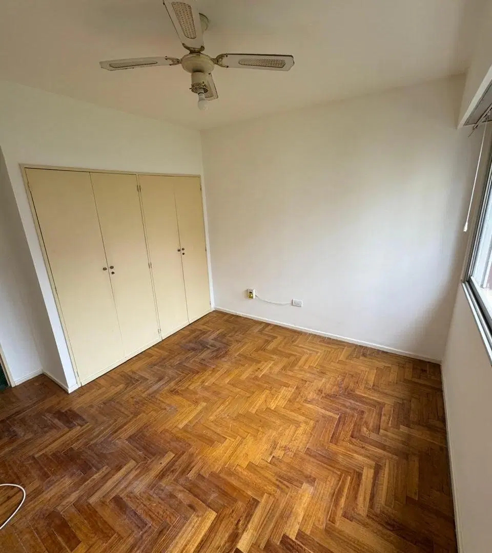 DPTO DE DOS AMBIENTES A LA CALLE CON BALCON - SANTA FE Y ALBERTI 2